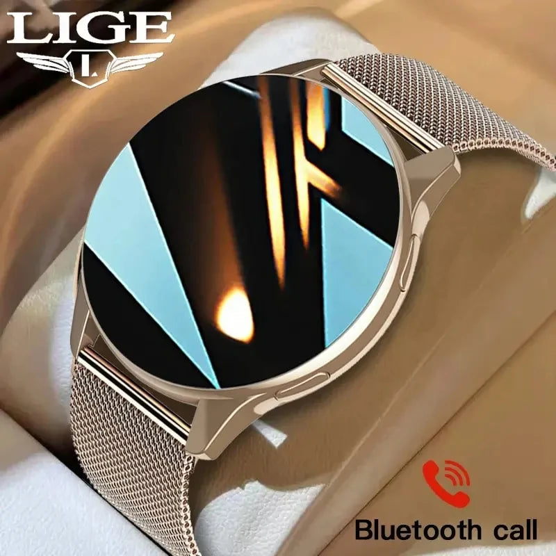 Montre intelligente dorée avec écran tactile rond et appel Bluetooth, bracelet métallique luxe.