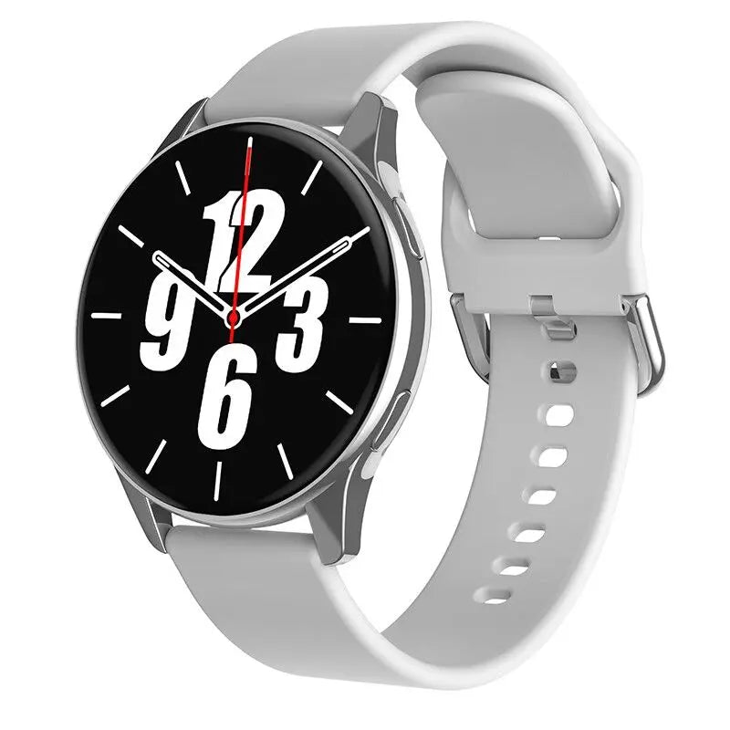 Montre connectée LIGE avec cadran noir à chiffres blancs surdimensionnés et bracelet en silicone blanc, affichée en vue de trois quarts.