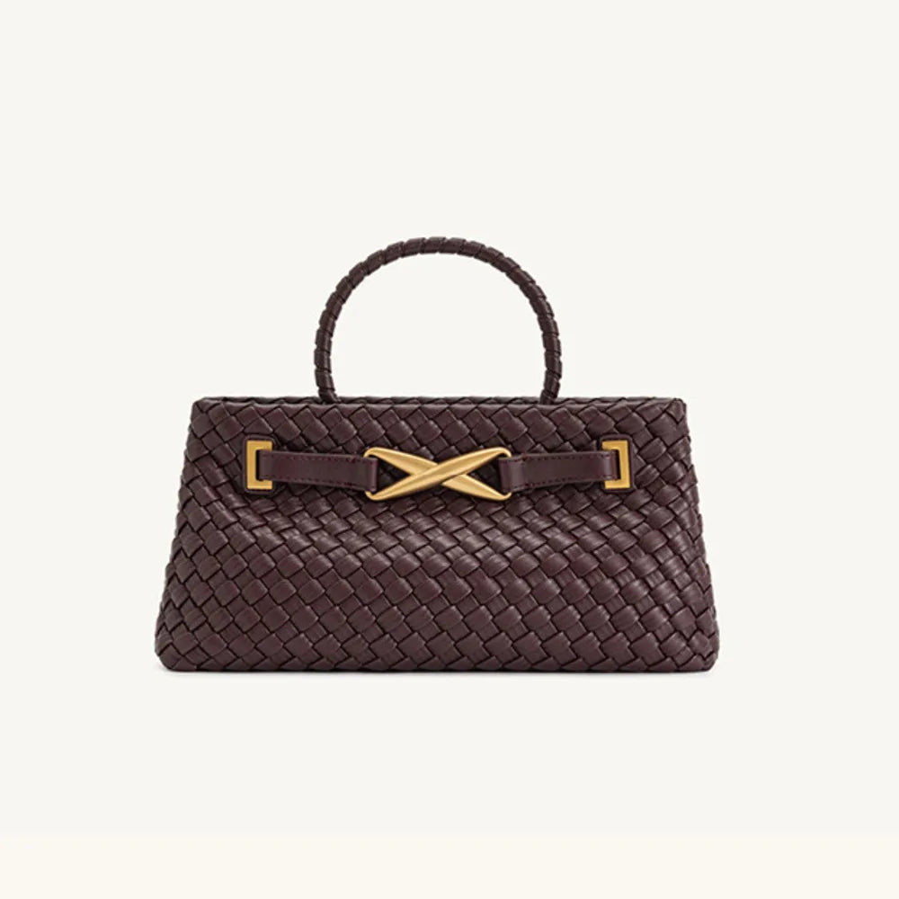 Sac à main tressé en cuir vegan marron foncé avec boucle dorée – ALTAREV