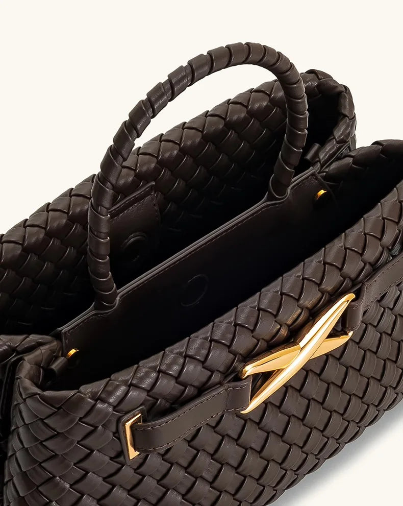 Vue intérieure du sac à main tressé ALTAREV en cuir vegan avec fermeture et doublure