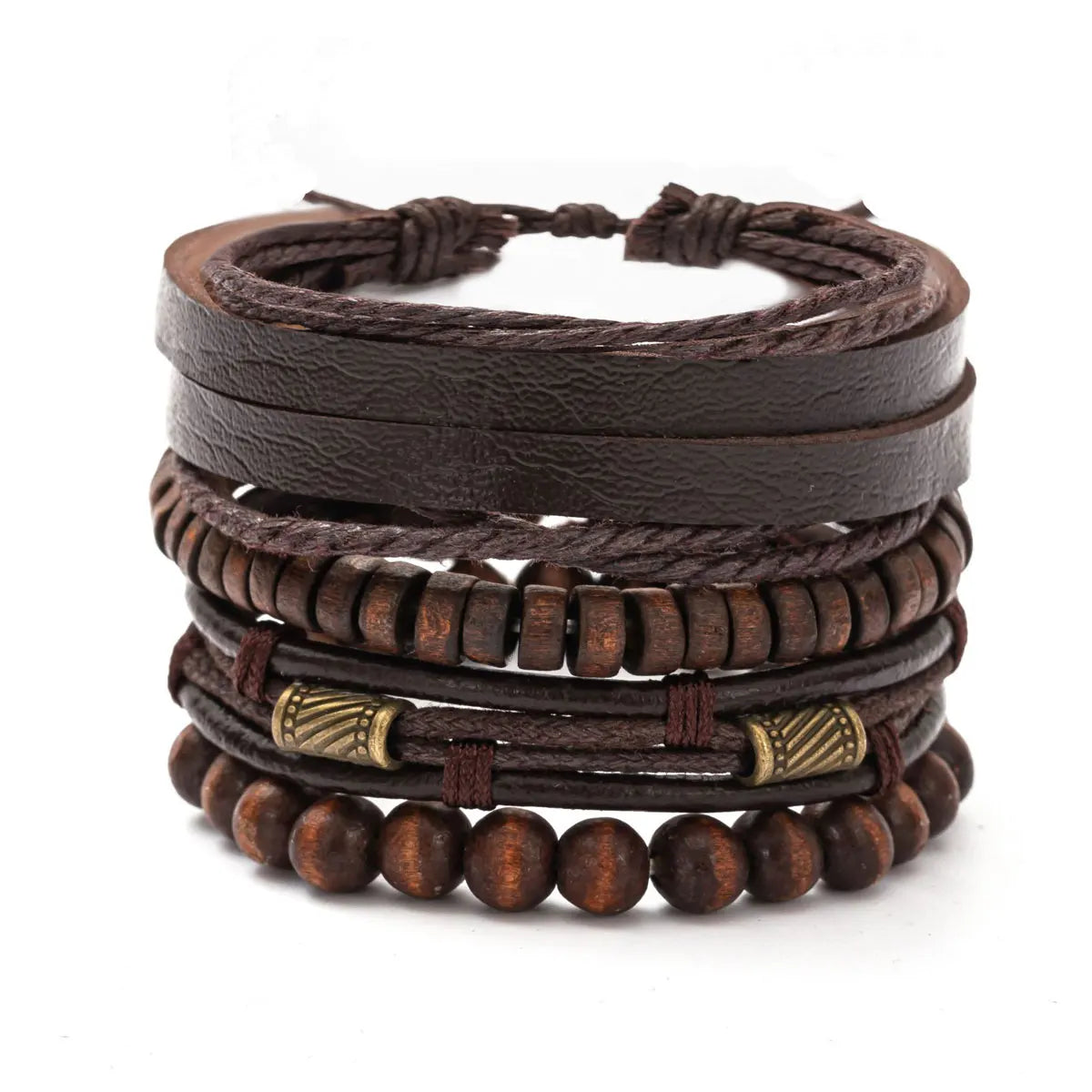 Bracelet homme vintage en cuir et perles porté au poignet