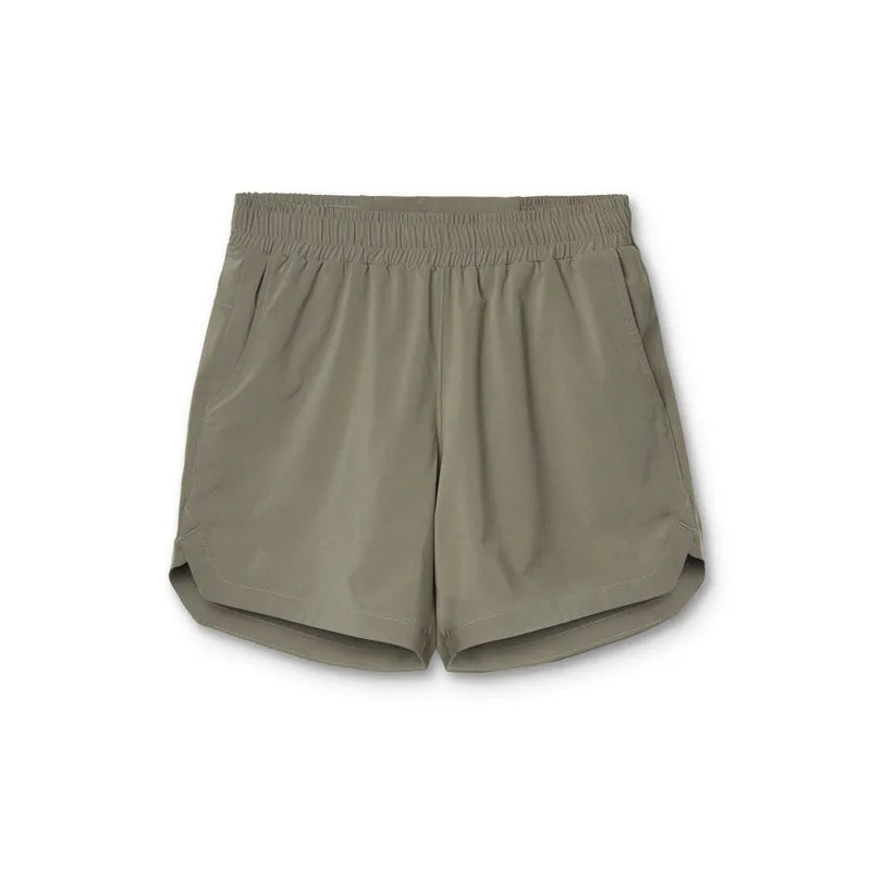 Short de sport vert pour homme, design sobre et respirant, idéal pour le fitness et la course