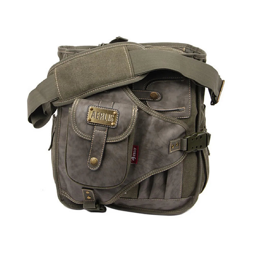 Sac bandoulière homme AERLIS en toile kaki avec rabat en cuir synthétique vieilli, grande sangle épaisse ajustable et poche frontale à fermeture boucle.