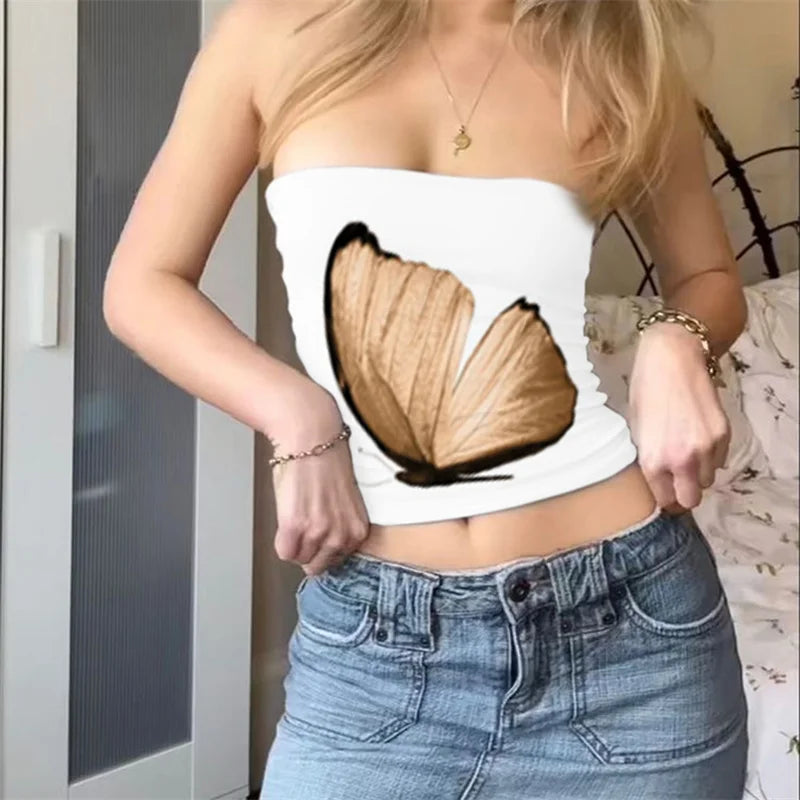 Top bandeau blanc avec imprimé papillon doré – modèle ALTAREV porté par une femme, style épuré et moderne