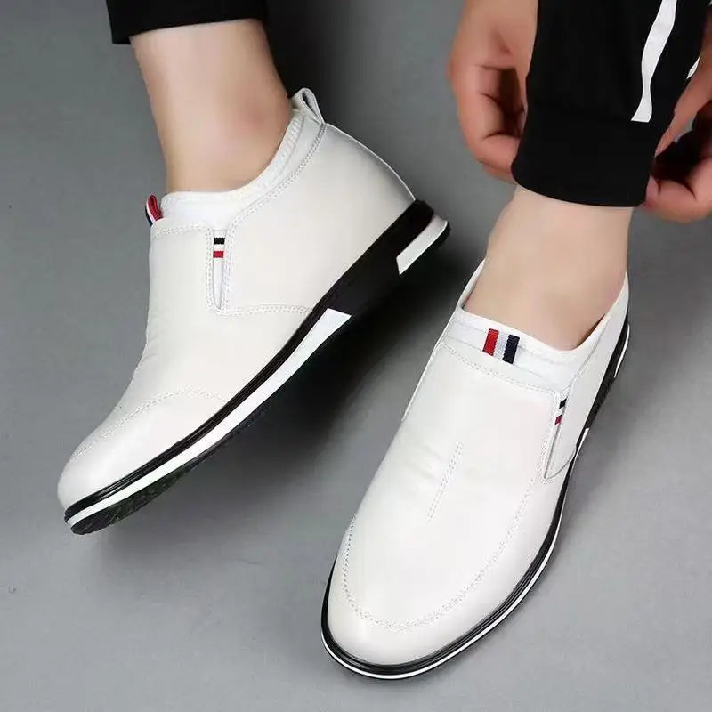 Chaussures habillées blancs pour homme avec semelle antidérapante et finition élégante