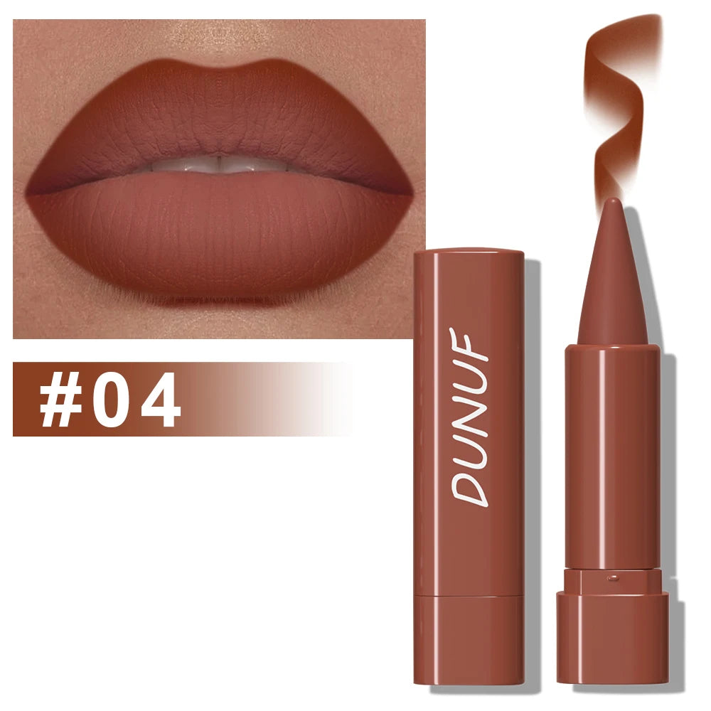 Rouge à lèvres DUNUF teinte 04 – rendu sur les lèvres, effet mat naturel, bâton de rouge et swatch visuel