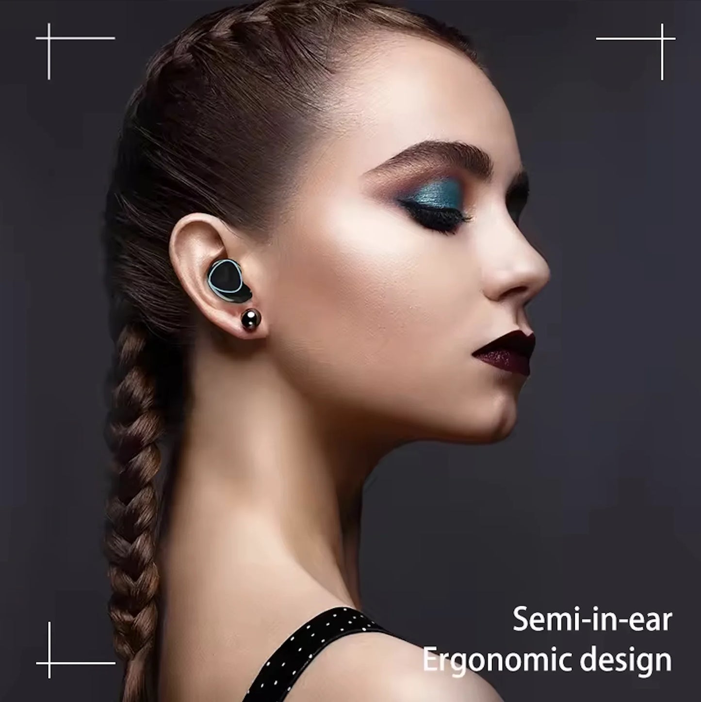 Femme élégante portant des écouteurs M10 sans fil – design ergonomique semi-intra-auriculaire