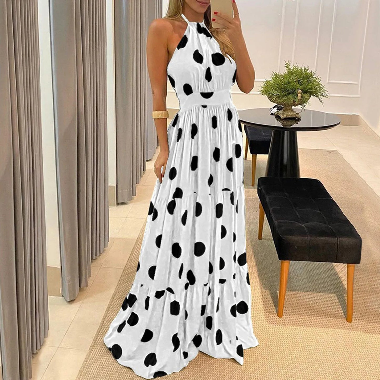 Robe longue blanche à pois noirs, élégante et fluide avec dos nu – ALTAREV