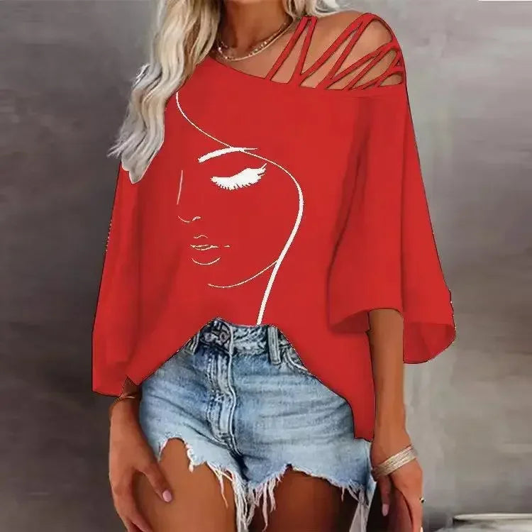 "Femme portant un t-shirt rouge à col asymétrique avec imprimé visage blanc, manches courtes et bretelles croisées, style décontracté."