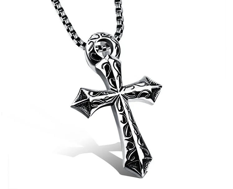 Une croix aux lignes tribales sculptées dans un acier inoxydable de haute qualité. L’alliance parfaite entre spiritualité, mystère et puissance brute. Un bijou unisexe à l’âme rebelle, pour affirmer ton identité avec style.