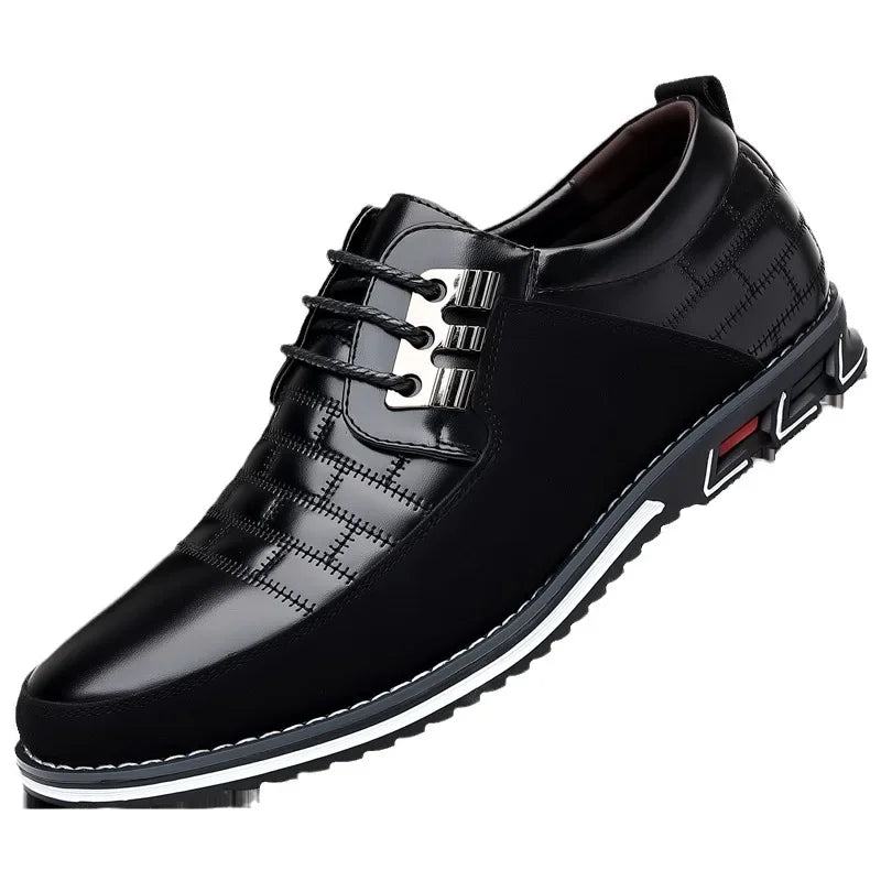 Chaussure habillée noire pour homme, finition vernie, lacets croisés et semelle design – élégance moderne signée ALTAREV.
