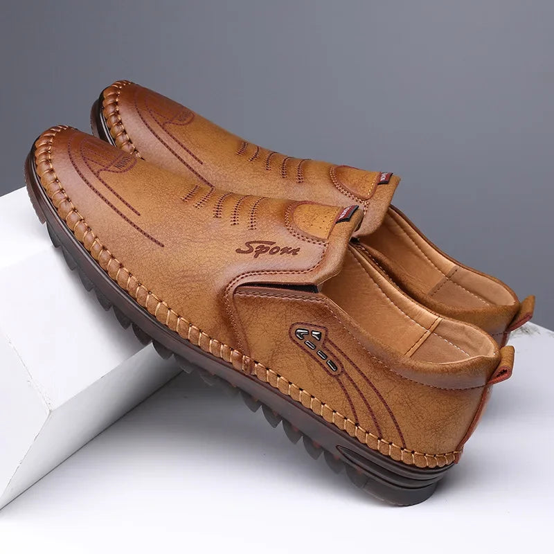  des mocassins  marron clair.