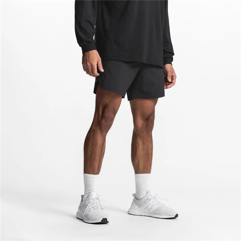 Homme en short noir de sport ALTAREV, look urbain et performance athlétique, rue ou salle