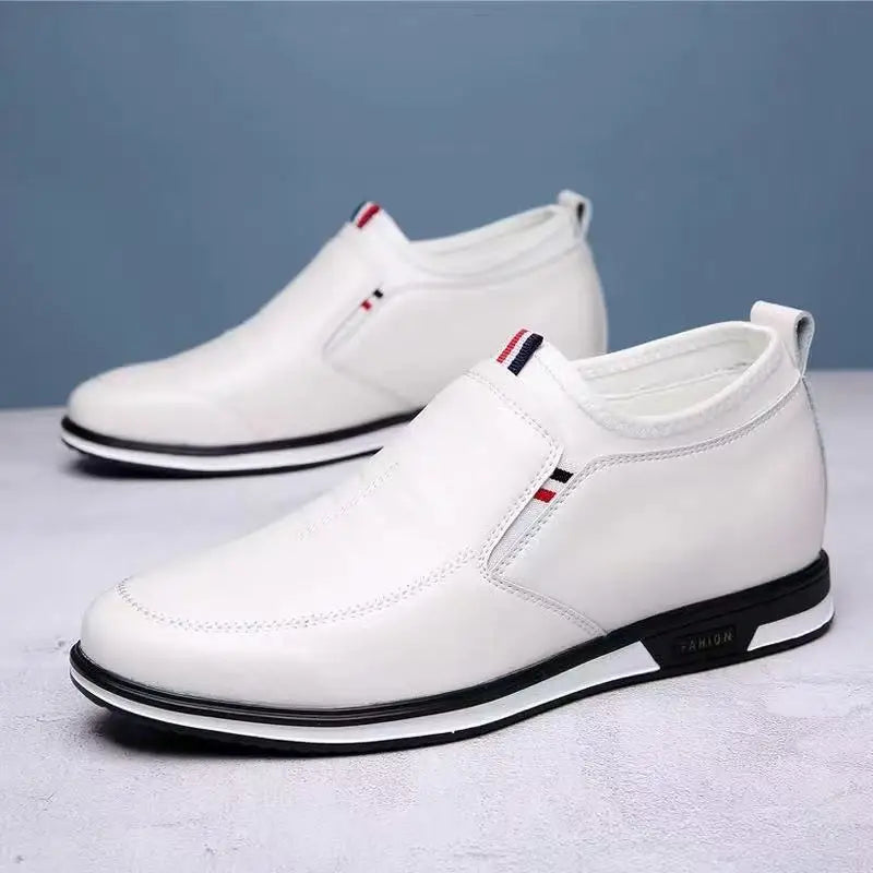 Chaussures habillées blanches pour homme avec semelle antidérapante et design épuré
