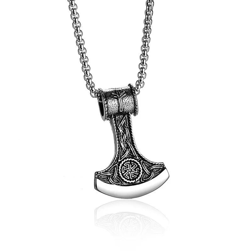 Collier hache viking argenté – symbole de force, protection et héritage nordique.