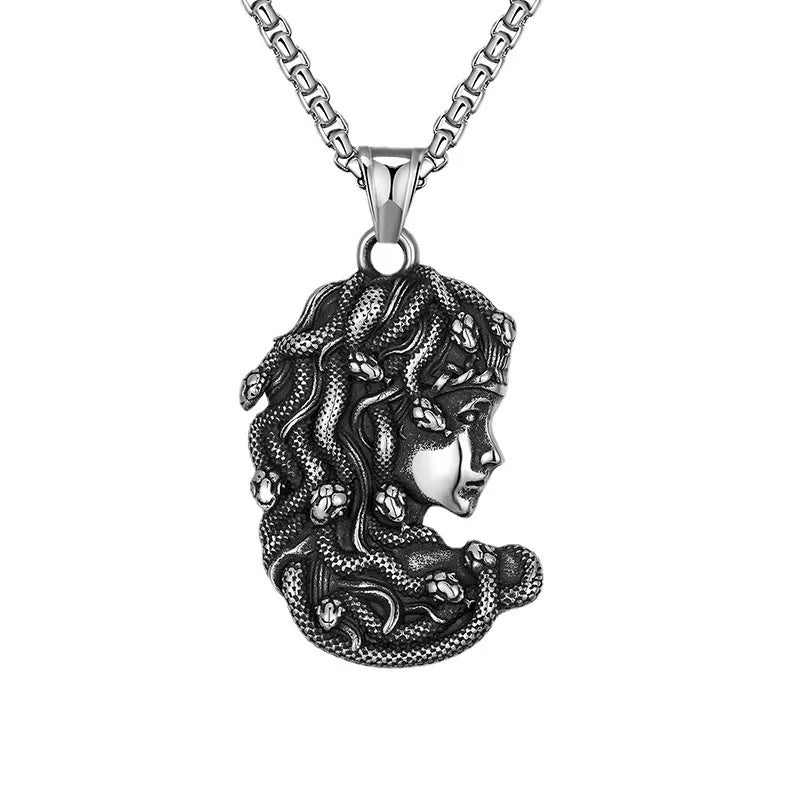 Collier Méduse en profil, femme aux serpents, bijou gothique mythologique.