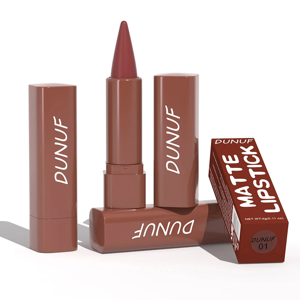 Rouge à lèvres mat DUNUF teinte 01 – Packshot avec boîte, tube ouvert et fermé sur fond blanc
