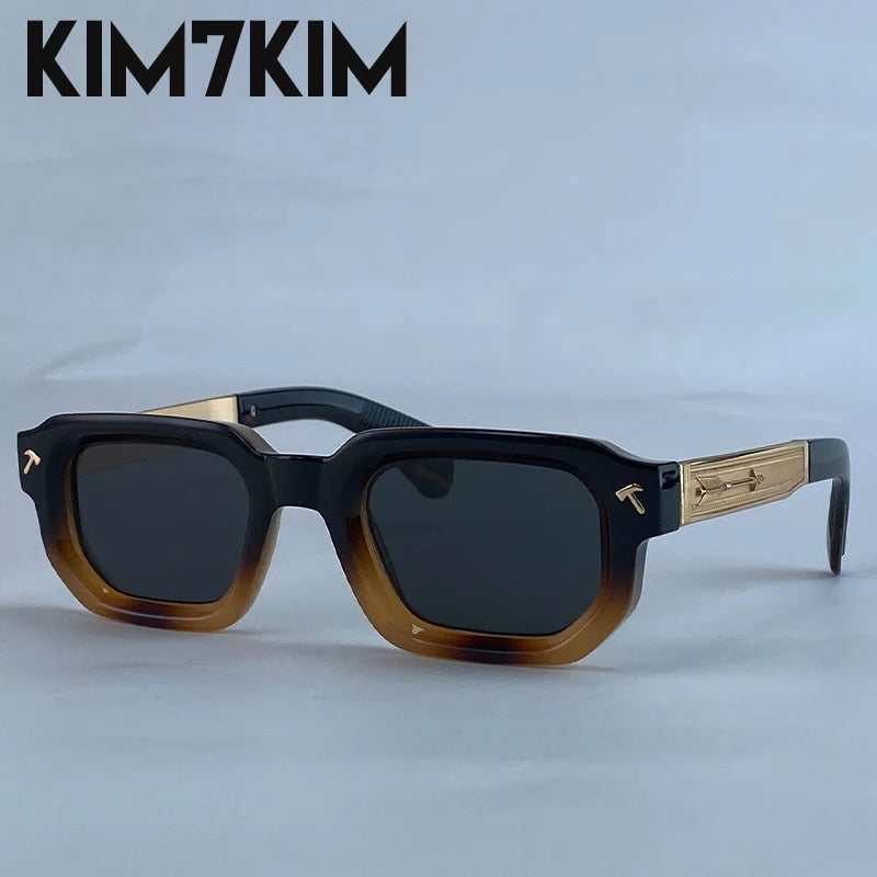 Lunettes de soleil homme avec monture dégradée noir et marron, verres noirs UV400 et branches dorées stylisées
