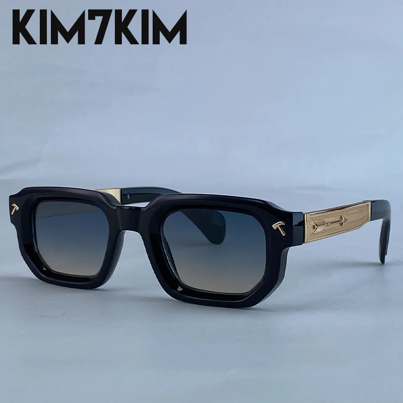Lunettes de soleil homme UV400 avec monture noire et branches dorées, verres dégradés du noir au transparent
